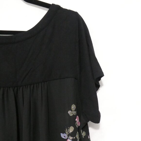 MICHEL STUDIO COLLECTION | 1X | Chic Black Top | Floral Back | Lace-Up Bottom - Picture 11 of 14